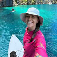Vicky, expedition host at Tidal Flow Travel, stand-up-paddleling